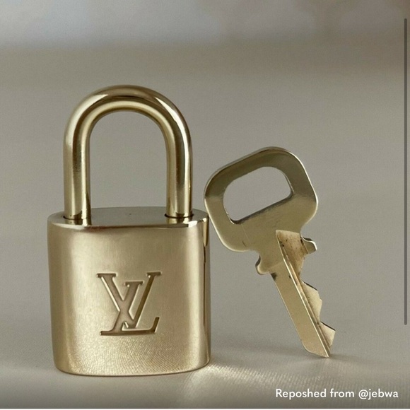 Louis Vuitton padlock and key - Picture 1 of 5